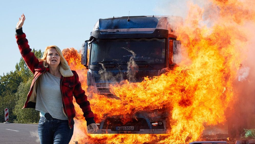 Die Truckerin - Eine Frau geht durchs Feuer - Bildquelle: Foo